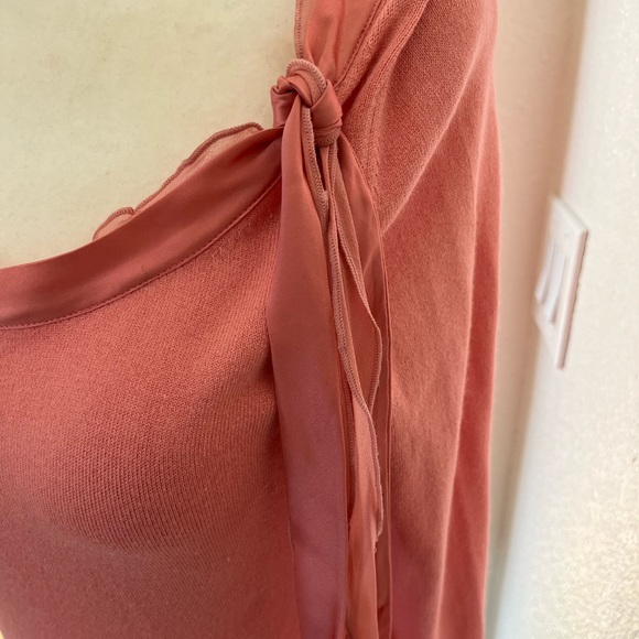 Banana Republic lightweight coral sweater with stain ribbon - Picture 3 of 13